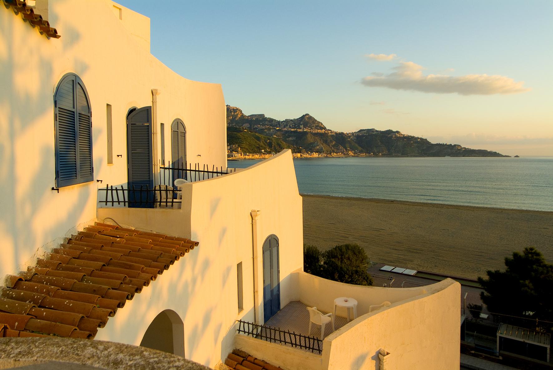 Sporting Baia Hotel Giardini Naxos Esterno foto