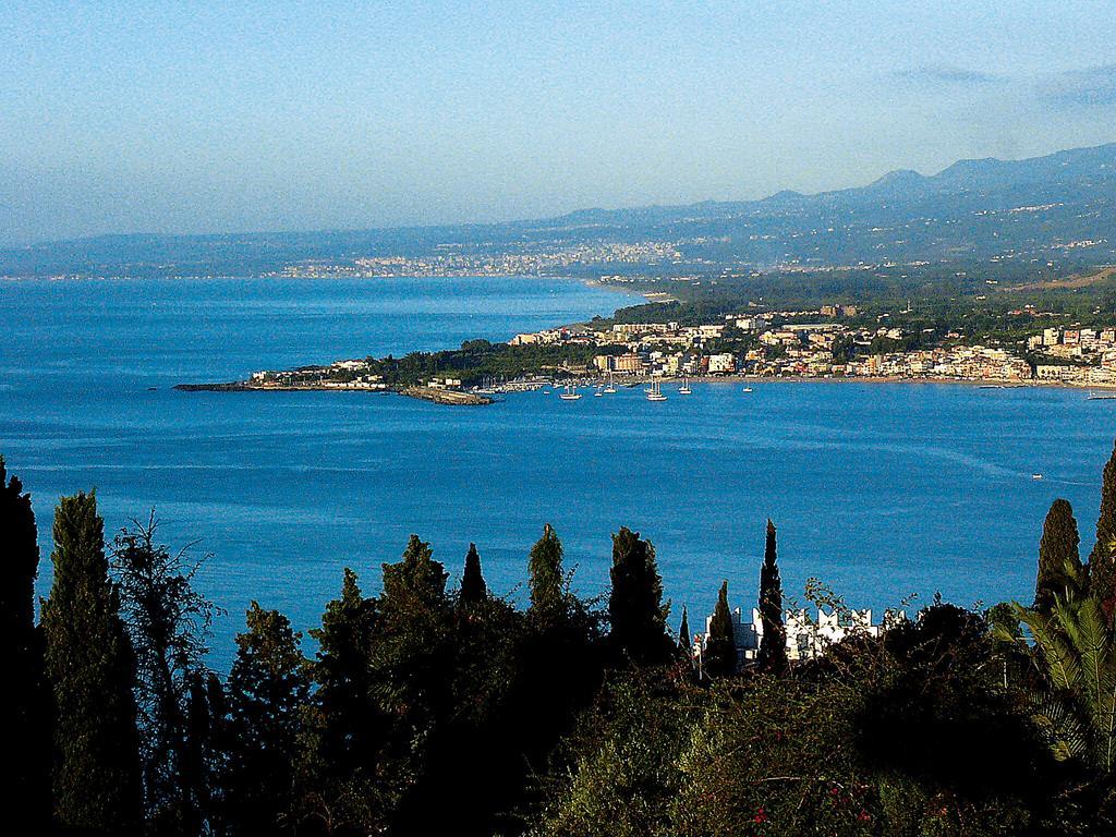Sporting Baia Hotel Giardini Naxos Esterno foto