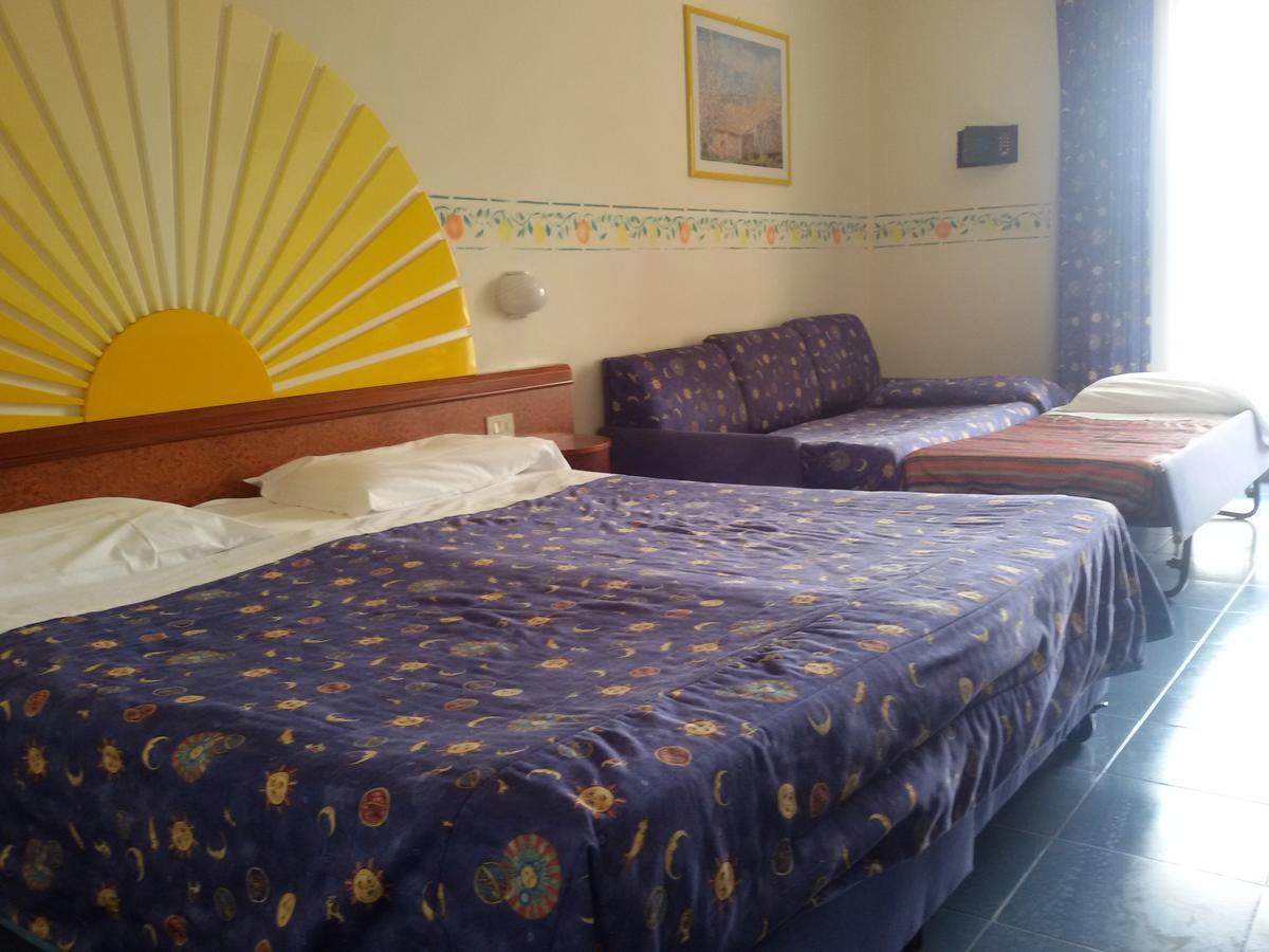Sporting Baia Hotel Giardini Naxos Esterno foto