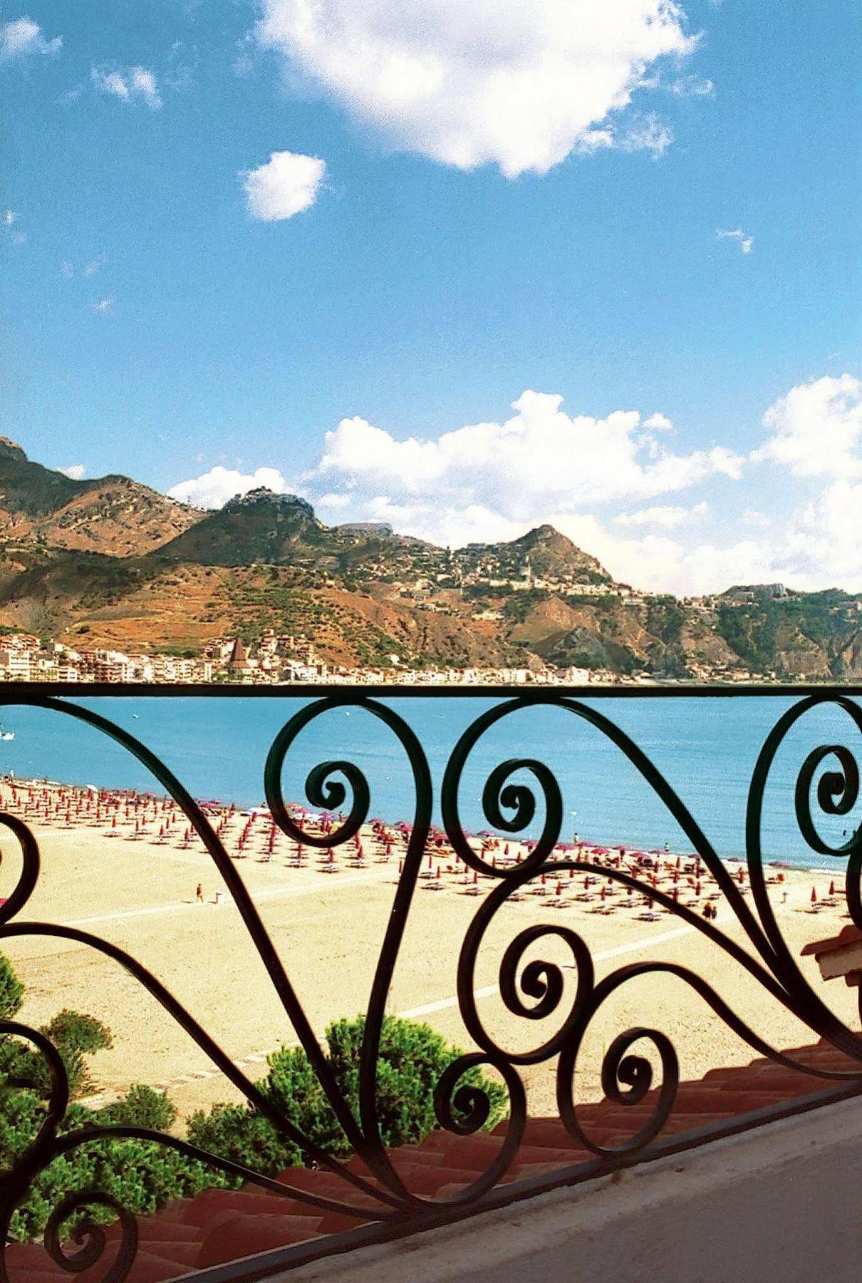 Sporting Baia Hotel Giardini Naxos Esterno foto