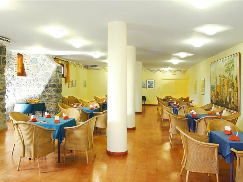 Sporting Baia Hotel Giardini Naxos Esterno foto